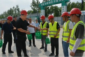 董事長曹紅普帶隊高溫慰問外業(yè)員工